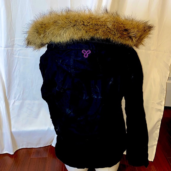 LIKE NEW ARITZIA SUMMIT PARKA - Picture 8 of 11